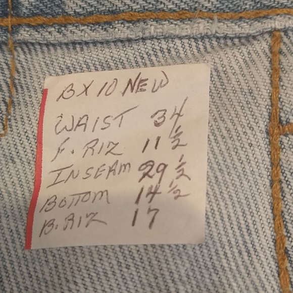 NWOT LEVI'S DESTROYED JEANS SIZE 34 - Picture 6 of 6